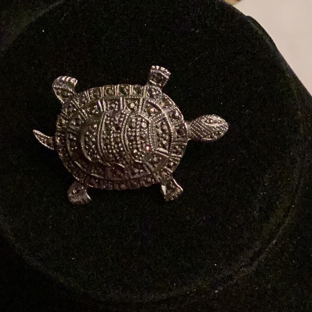 Beautiful sterling silver and marcasite turtle pin